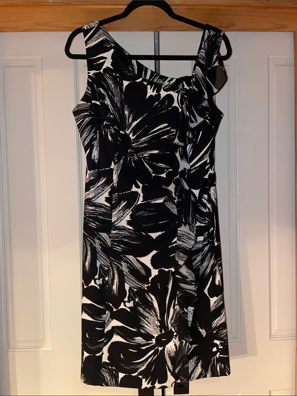 connected apparel Black & White Floral Sheath Midi Dress